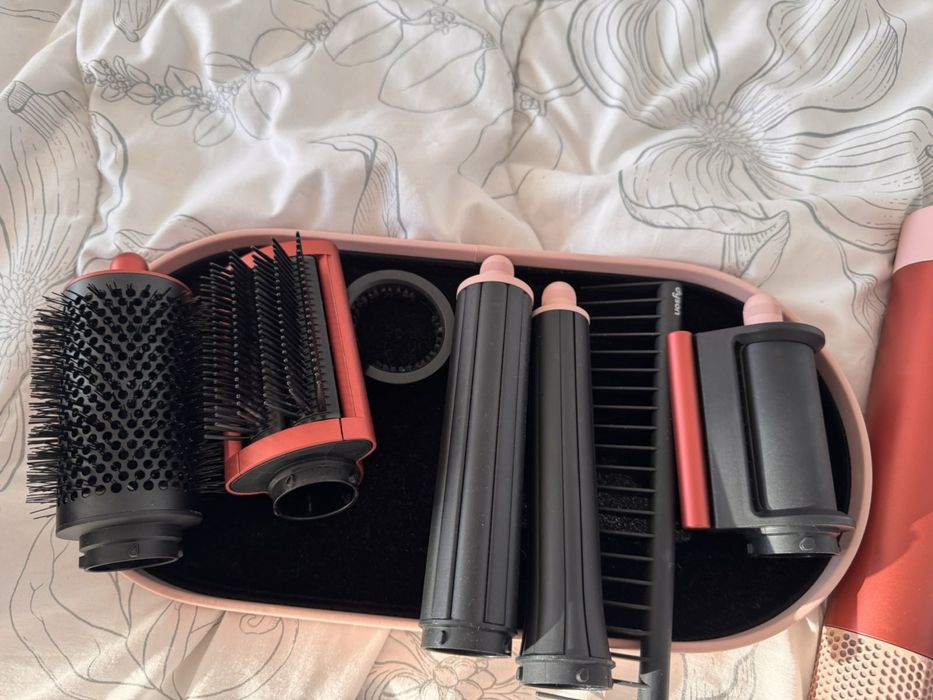 Sprzedam dayson airwrap suszarki-lokówka.