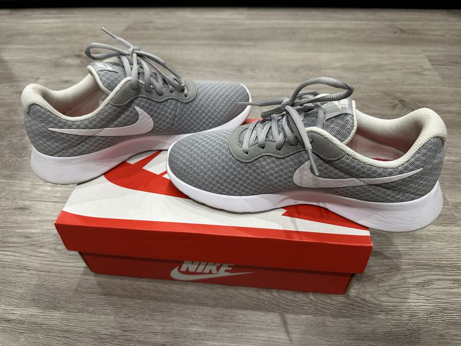 Кросівки Nike жіночі