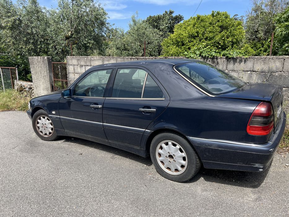 Mercedes C 180 gasolina.
