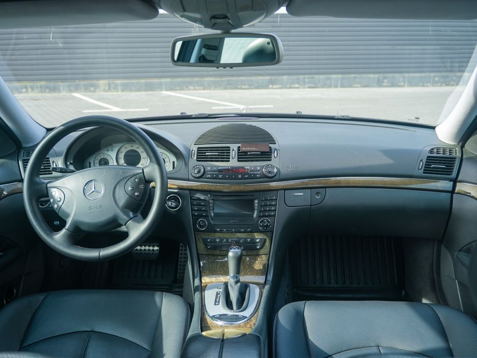 Mercedes benz w211 e500.