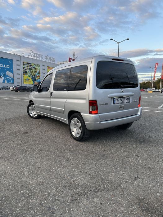 легковий автомобіль