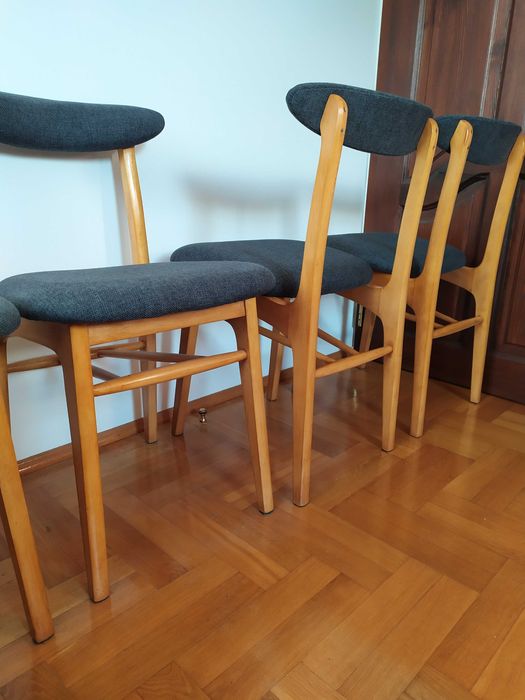 Krzesła typ A-5908 VAR - komplet 4 krzeseł z PRL po renowacji