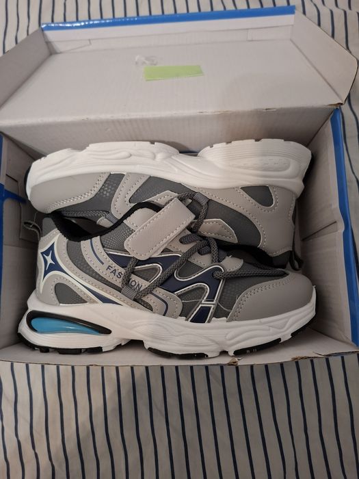 Sprzedam dla chłopca buty i kurtke 134 roz.