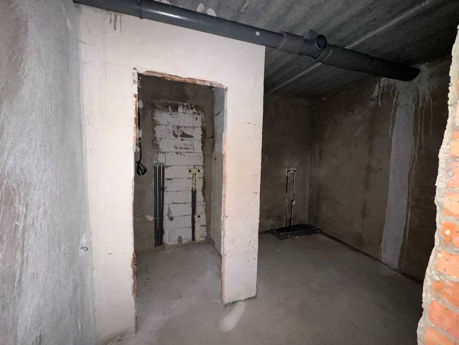 Продається приміщення на 1 поверсі на Слов'янці