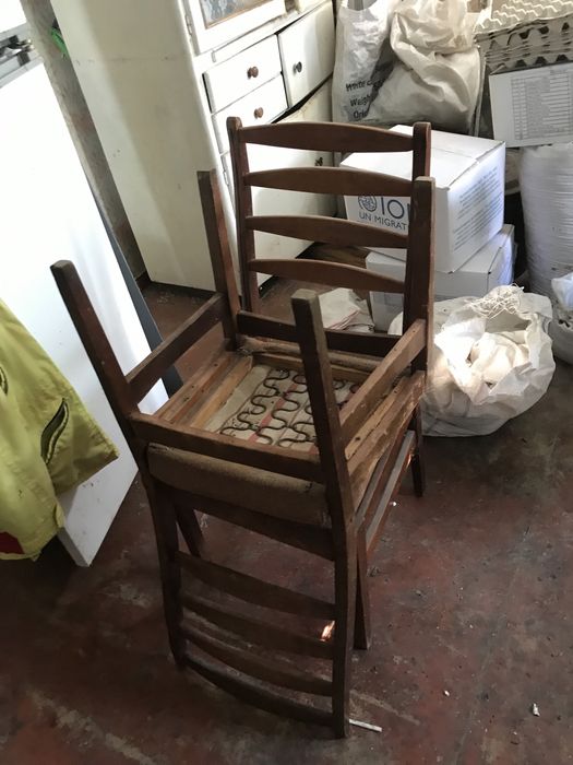 Продаются стулья.