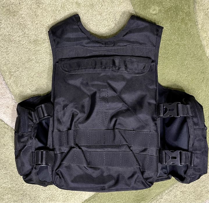 Плитоноска чорна з підсумками