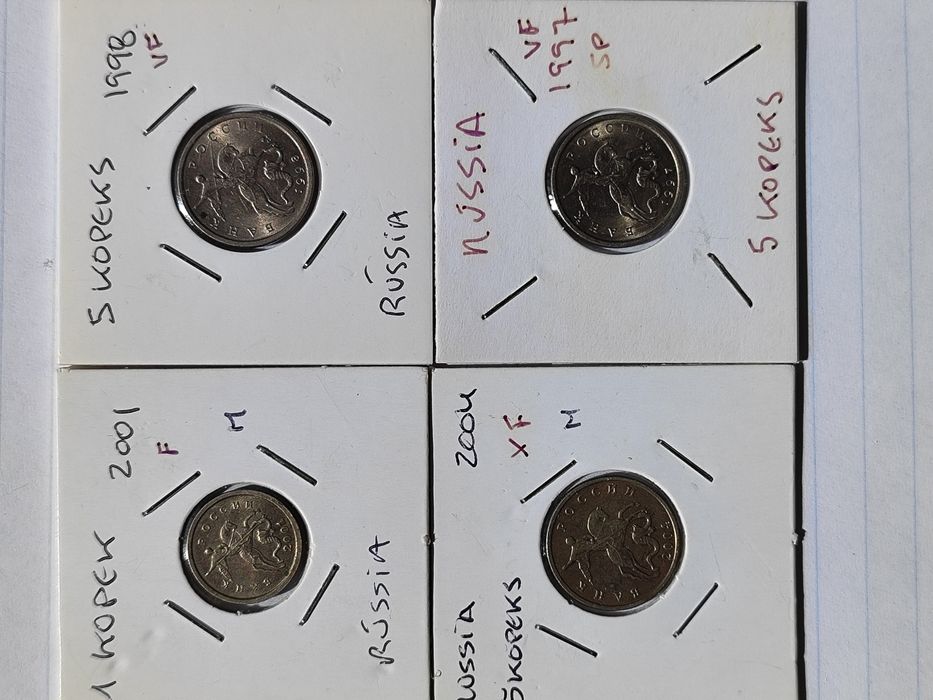 Lote de 28 moedas da Rússia em diferentes estados de conservação.