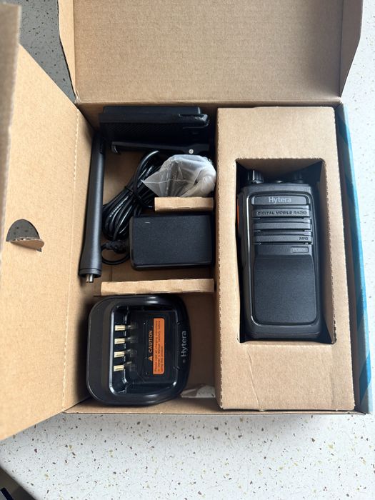 Dwa Radiotelefony cyfrowe DMR Hytera PD505