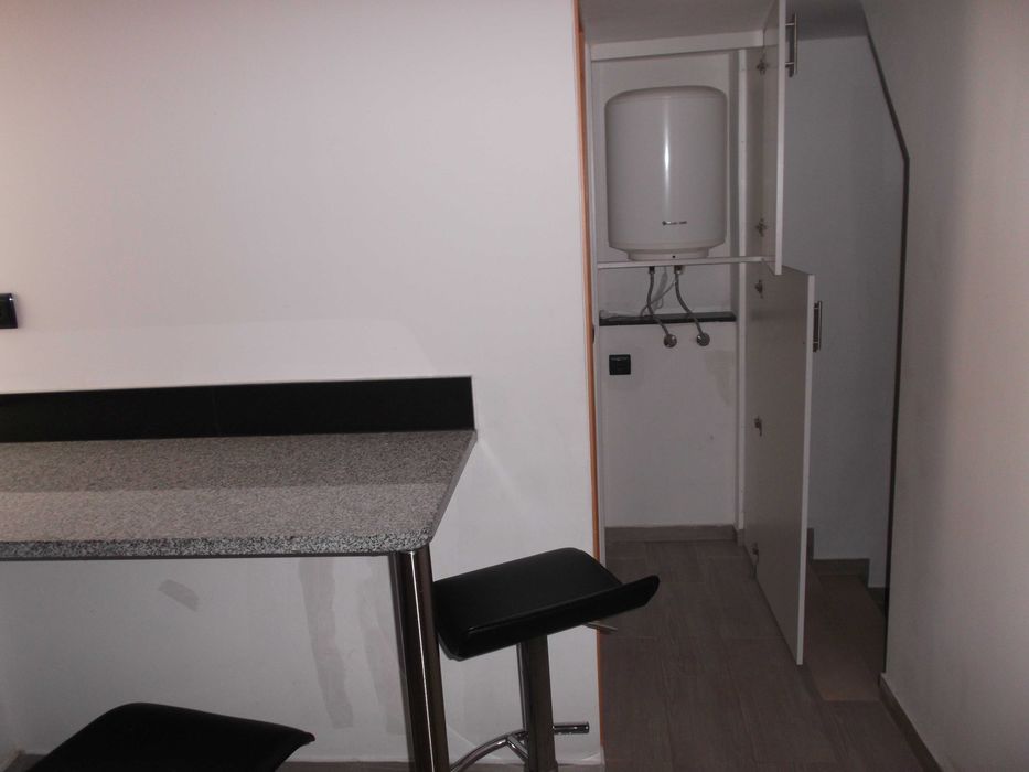 Apartamento T0 para arrendamento na Rua da Barbeira