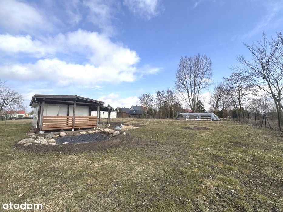 Działka nad jeziorem Miedwie z małym domkiem