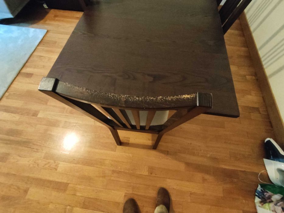 Mesa de refeições e cadeiras