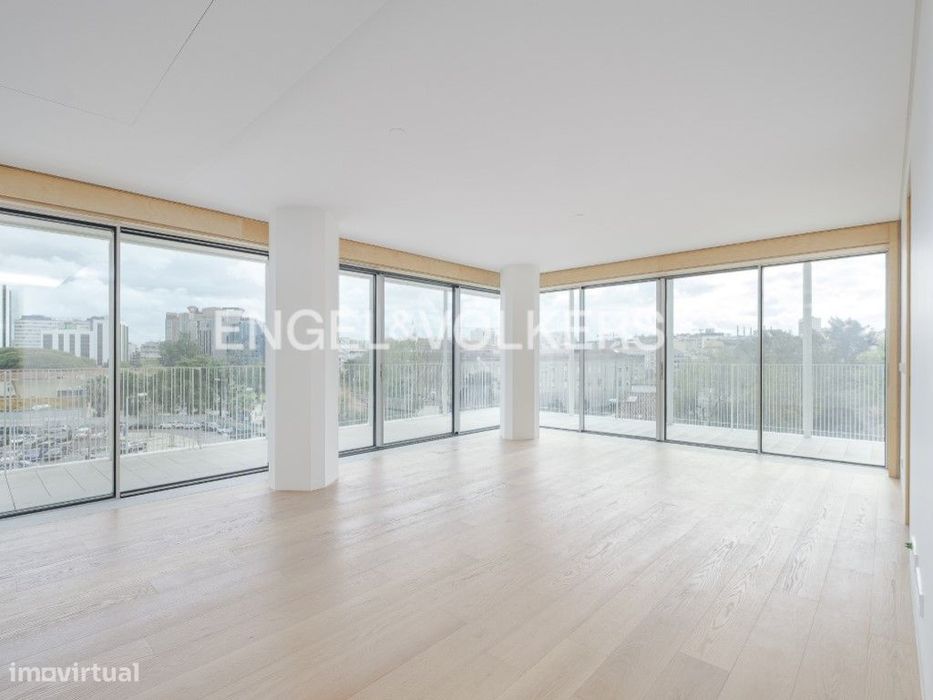 Excelente T2 nas Avenidas em condomínio com piscina