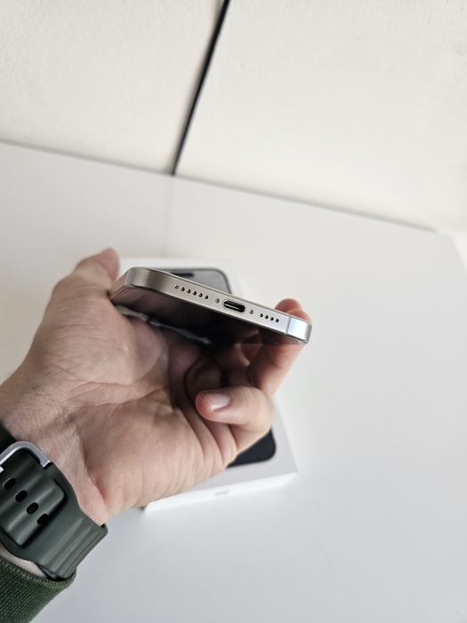 Iphone 15 Pro max батарея 87% Neverlock повністю  оригвнал