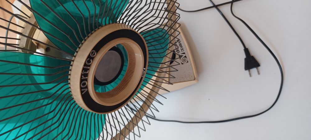 Ventoinha vintage anos setenta. Liga mas não funciona.