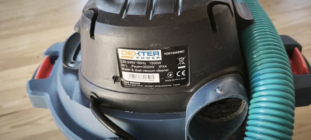 Vendo fantástico aspirador Dexter Power 30 litros para sólidos e líquidos.