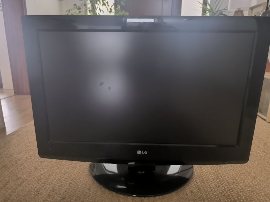 Televisão LG 32 - cabo e suporte