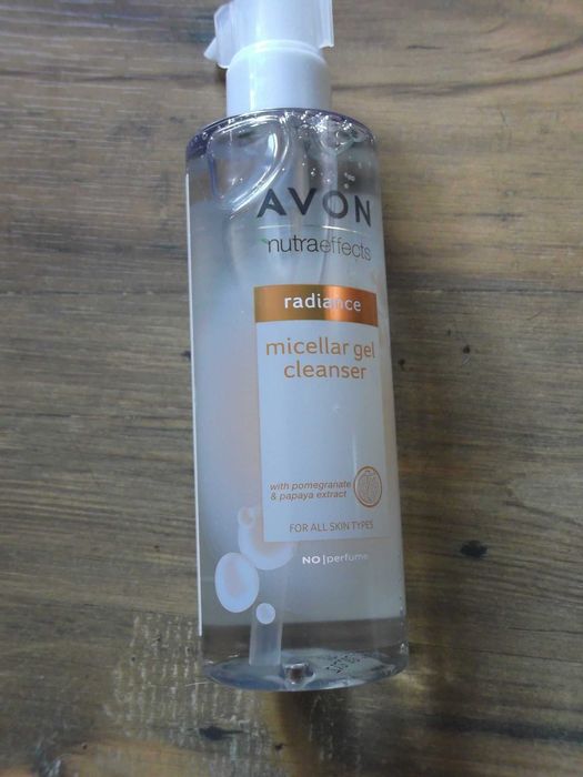 Żel micelarny do oczyszczania twarzy Avon