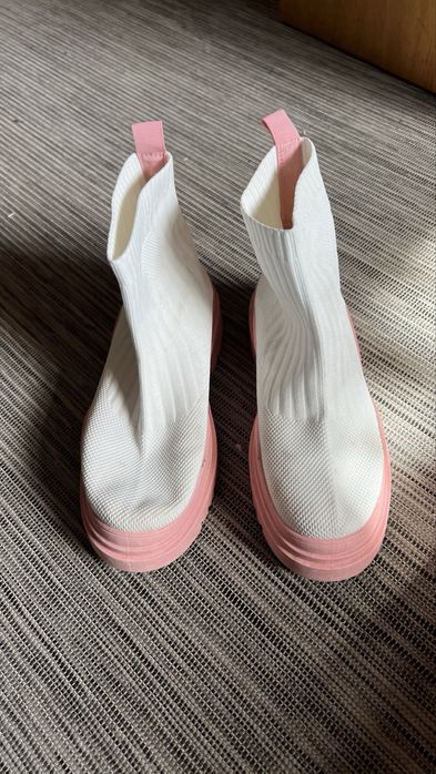 cienkie wsuwane botki jak skarpety 37 różowa biała