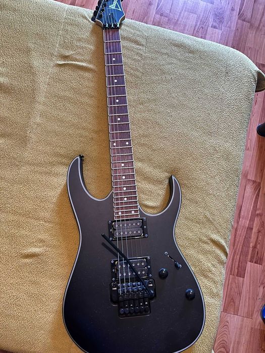 Guitarra Elétrica Ibanez RG320EXZ-BKF em ótimo estado – Pronta a tocar