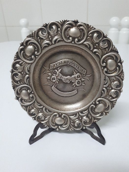 Prato em prata para alianças