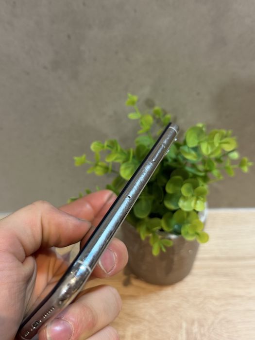 Iphone 11 pro 85% bateria