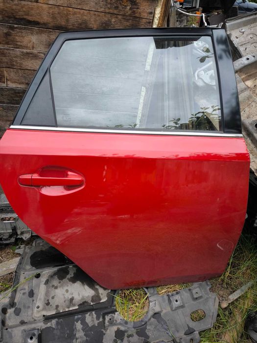 Drzwi toyota Auris ll 13-18 różne kolory 3R3  1H5 1F7stan idealny