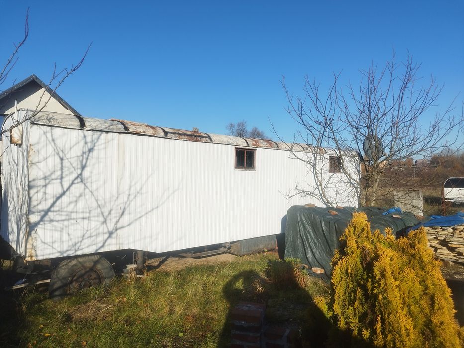 Barakowóz na kołach ogromny