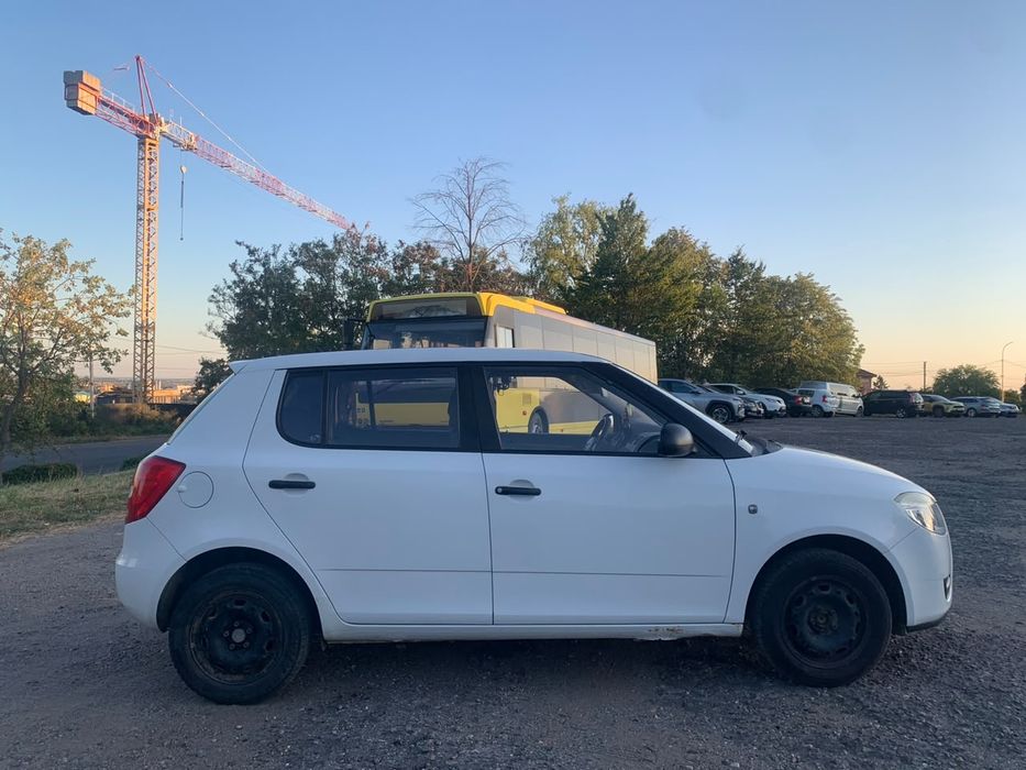 Продам автомобіль Skoda Fabia