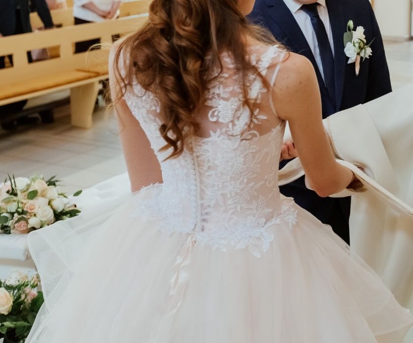 Suknia ślubna falbany pudrowy beż rozmiar 34