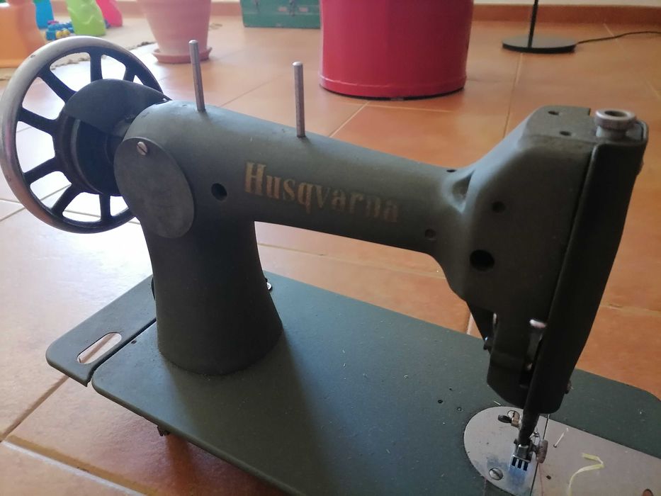 Máquina de costura antiga husqvarna