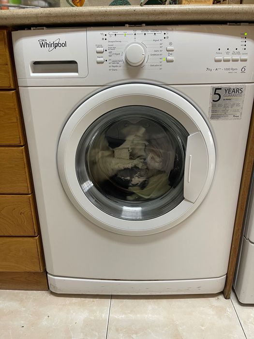 Máquina lavar roupa usada em bom estado