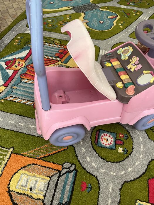 Толокар машина для дівчинки