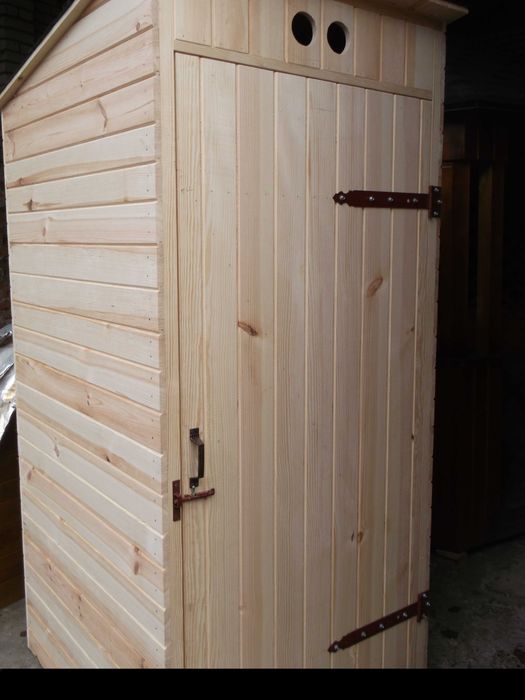 Вуличний туалет.