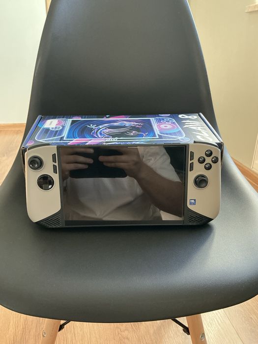 Handheld MSI Claw 8 AI+ A2VM intel arc 258V / 32GB RAM  / 1TB / 120Hz