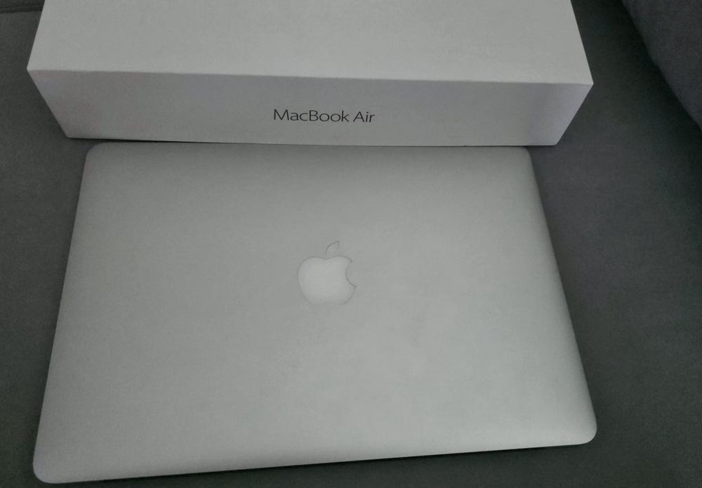 Macbook Air 13,3
