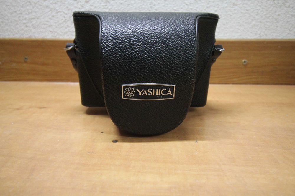 uma lendária câmara Yashica Electro 35 GSN  japonesa de 35mm