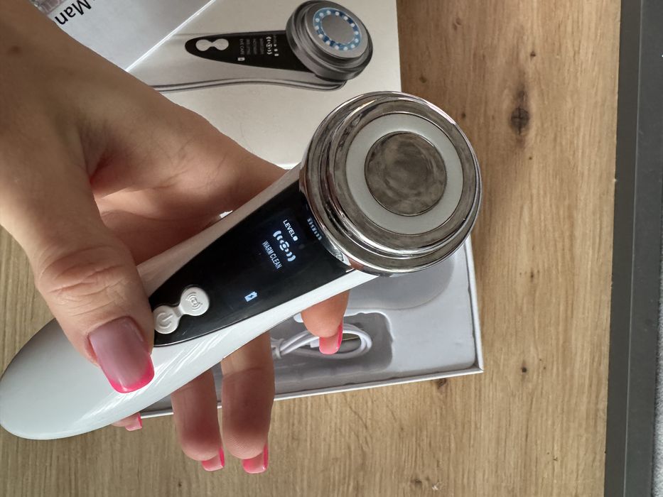 Електронний масажер доя обличчя