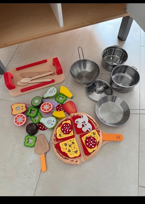 Продається дерев'яна дитяча кухня від  Ikeа,вживана в хорошому стані.