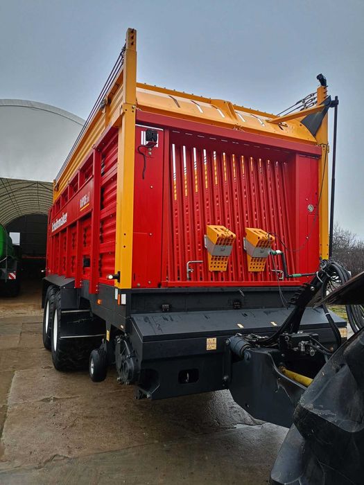 Przyczepa zbierająca  Pottinger, Strautmann, Schuitemaker Rapide 660,