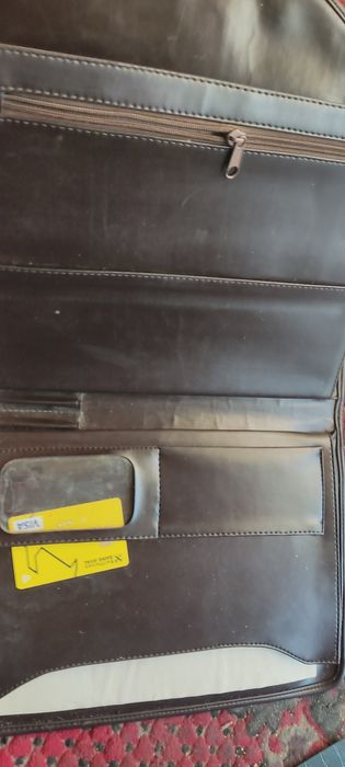 Якiсна ШКІряна ПАПКА.