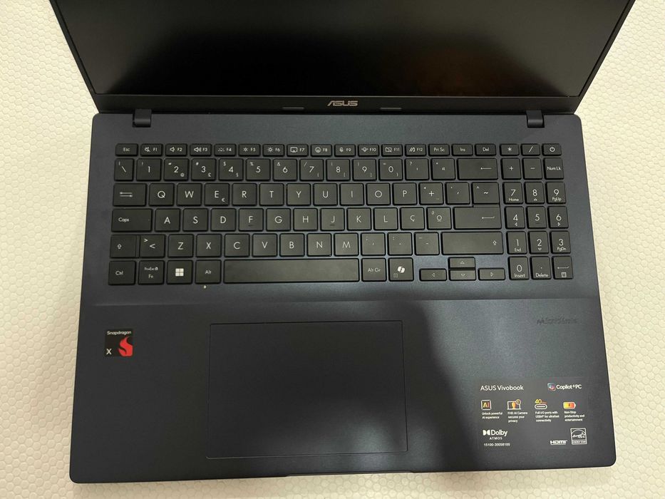 ASUS Vivobook 16 F1607QA