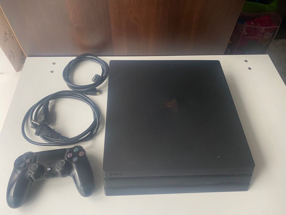 Приставка PS4 pro на 1tb.