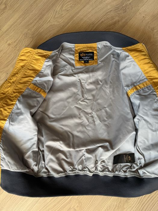 Куртка-бомбер Alpha Industries Nasa, розмір S