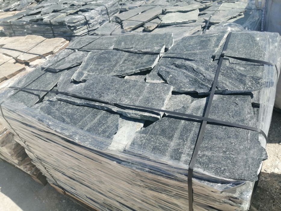 Kamień elewacyjny naturalny gnejs nieregularny łupek płaski na schody