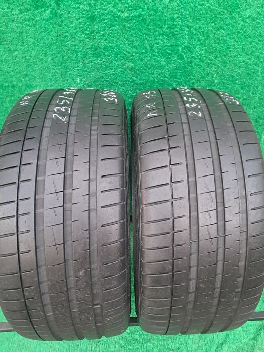 Nr 15 opony 235/35/19