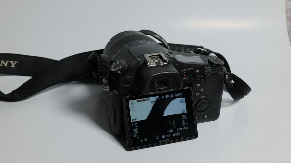 Sony RX10 | Zeiss 24-200mm F2.8 | Потужний універсальний фотоапарат