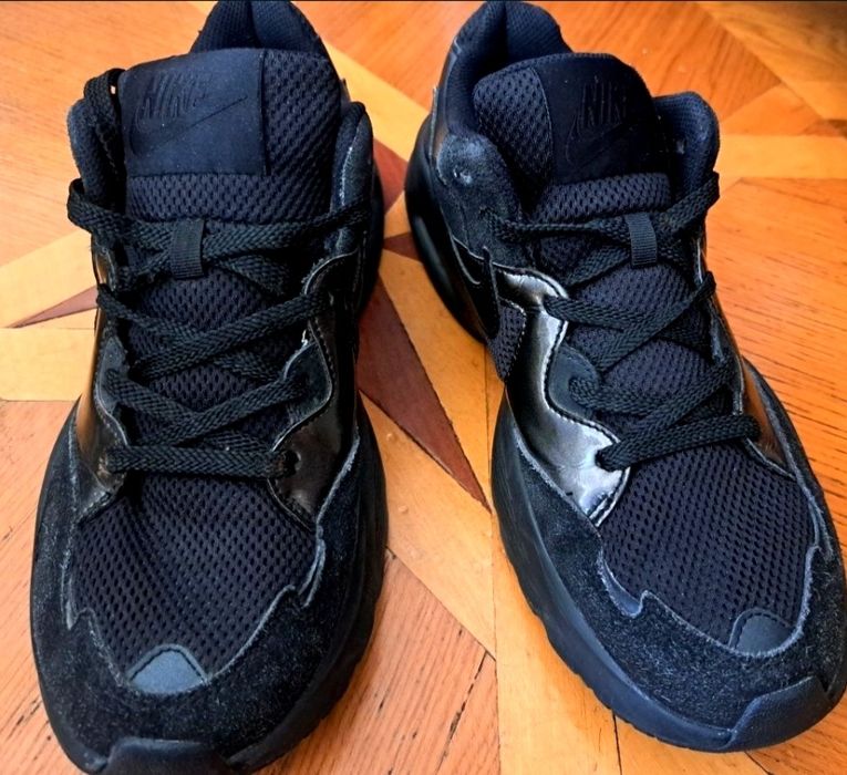 Продам фірмові оригінальні кросівки Nike Air Max Fusion.