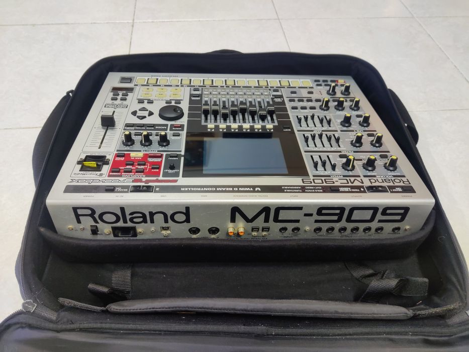 Polyend Play/ ACCESS VIrus / Roland MC 909/ TB-3