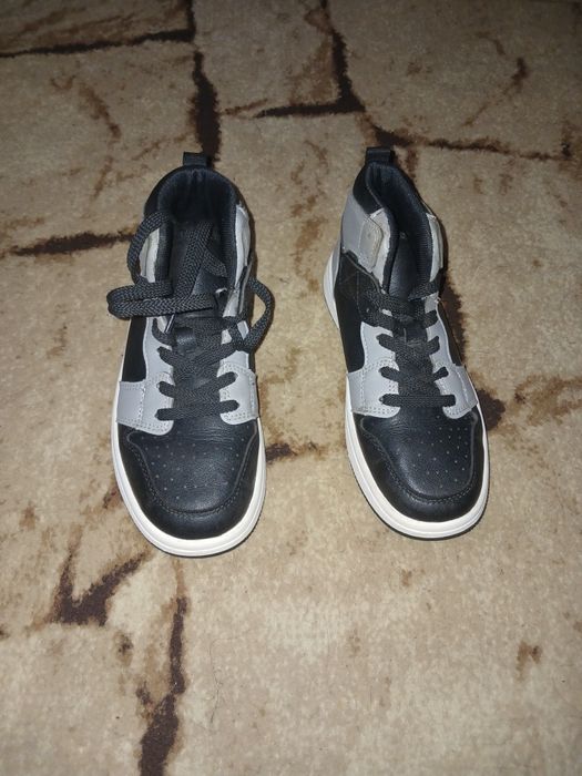 Детские кроссовки