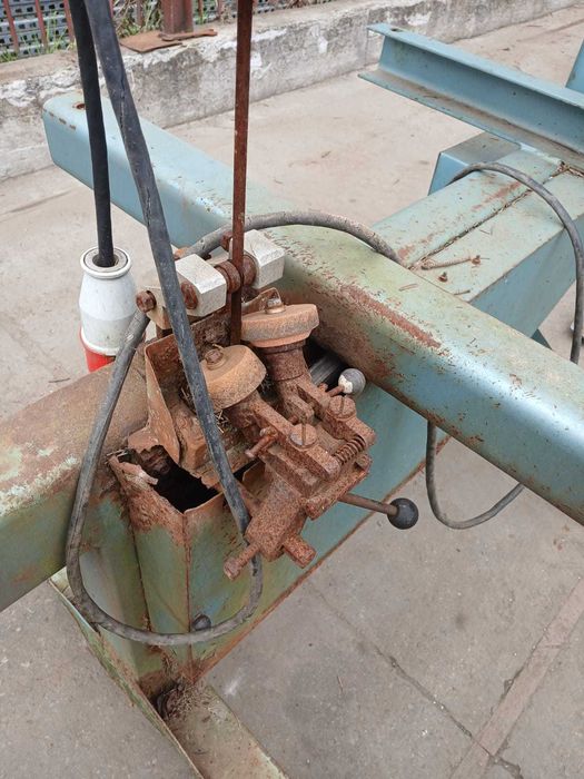 Wyrzynarka taśmowa stołowa